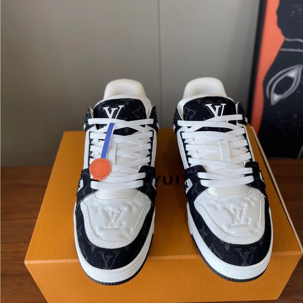 Louis Vuitton Men’s Men Trainer Trainers Sneakers Black White